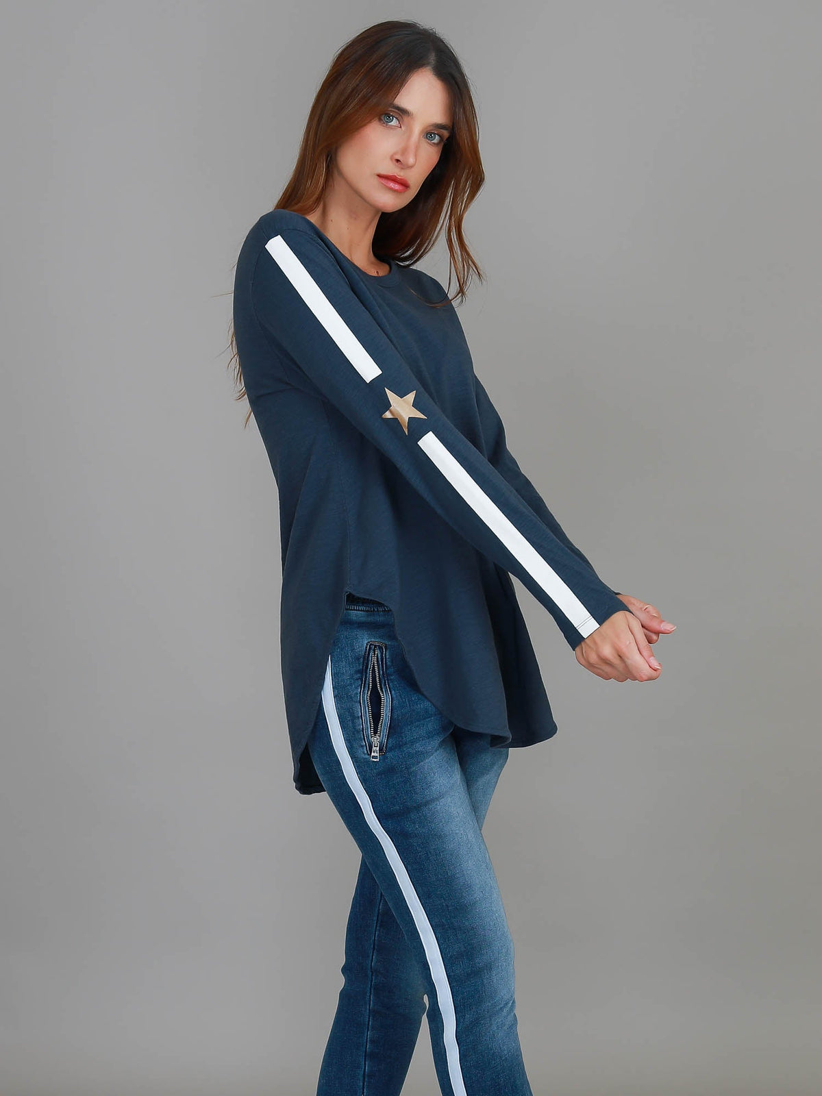 Junee | Women's Curved Hem Long Sleeve T-Shirt – Cotton Jersey