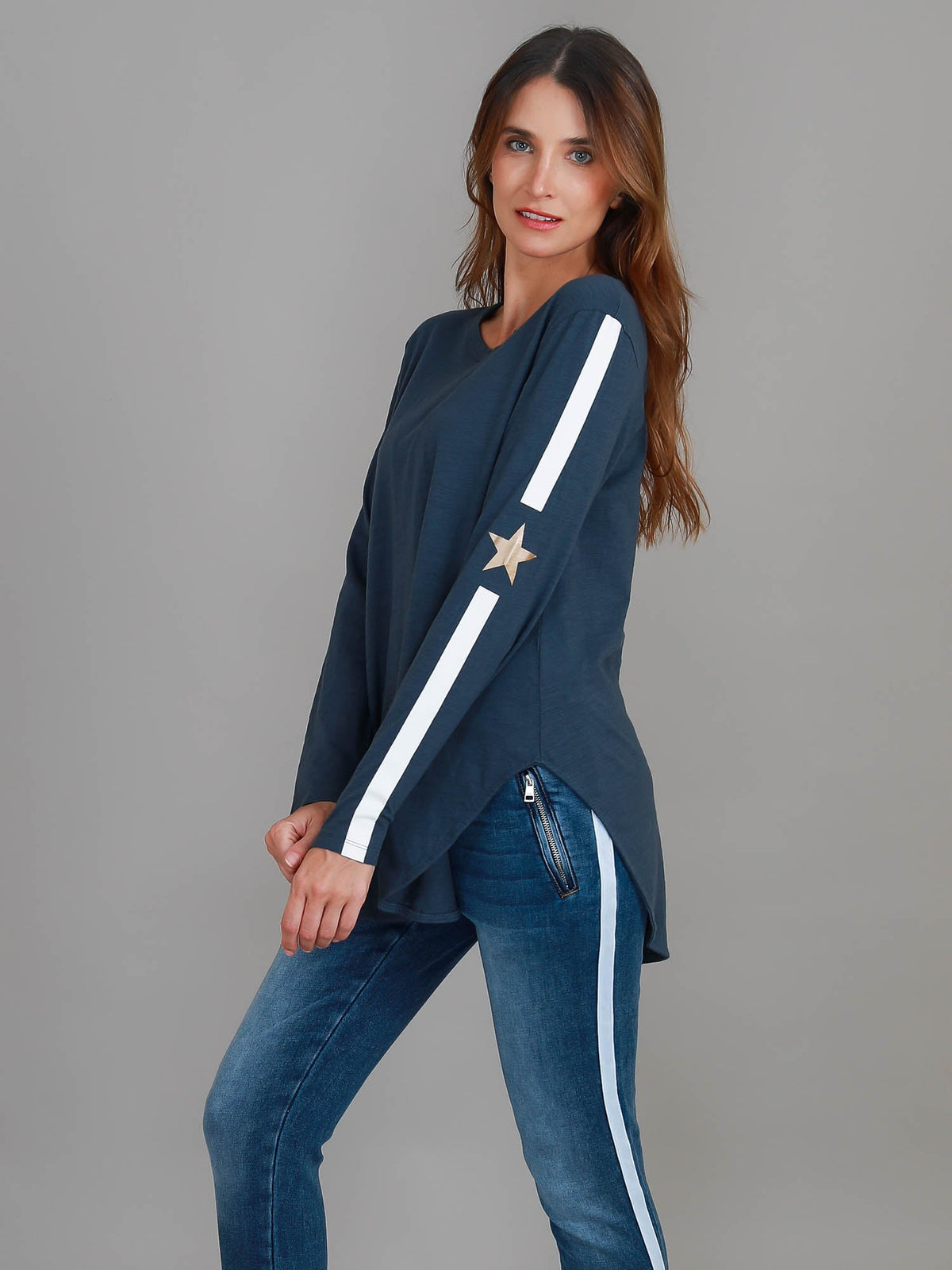 Junee | Women's Curved Hem Long Sleeve T-Shirt – Cotton Jersey