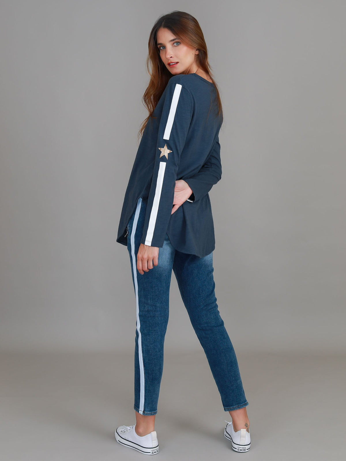 Junee | Women's Curved Hem Long Sleeve T-Shirt – Cotton Jersey