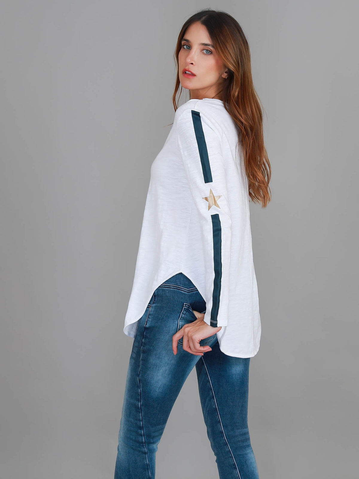 Junee | Women's Curved Hem Long Sleeve T-Shirt – Cotton Jersey