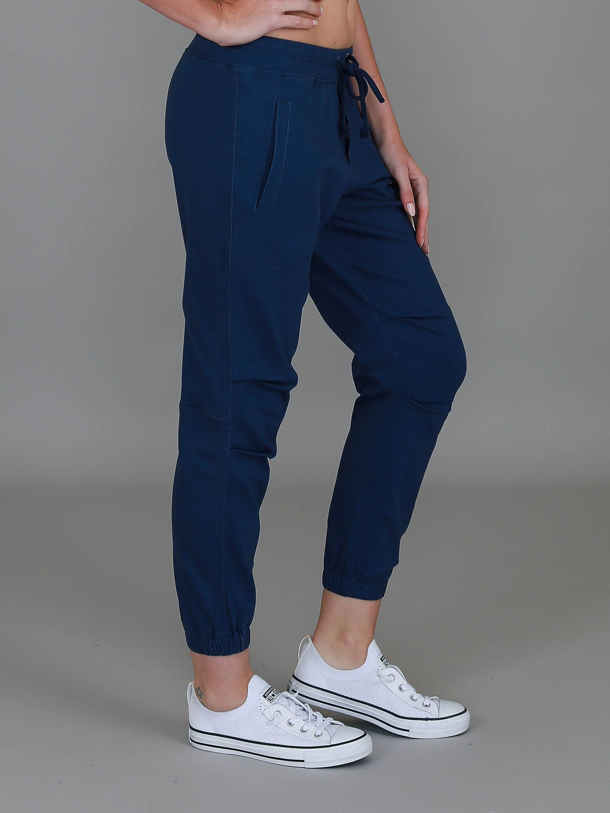 Torquay | Women's Pleated Chino Jogger – Cotton Twill