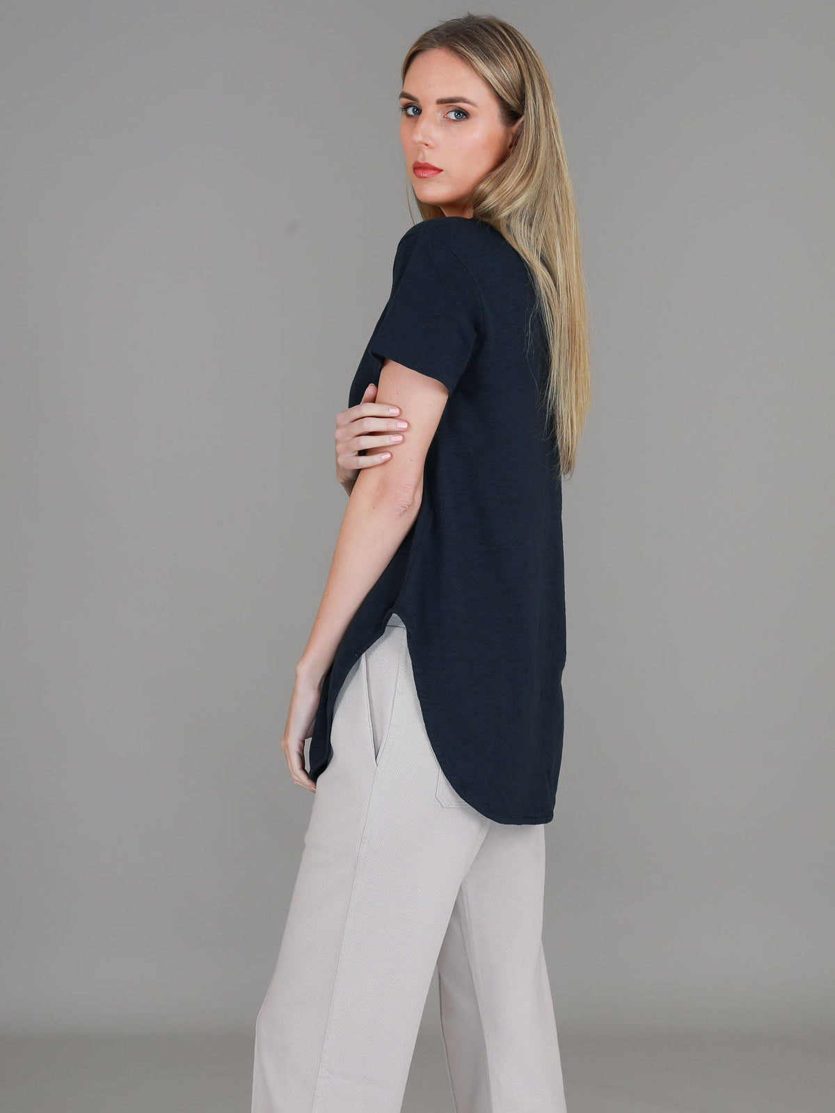 Elwood | Women's Curved Hem T-Shirt – Cotton Slub Jersey