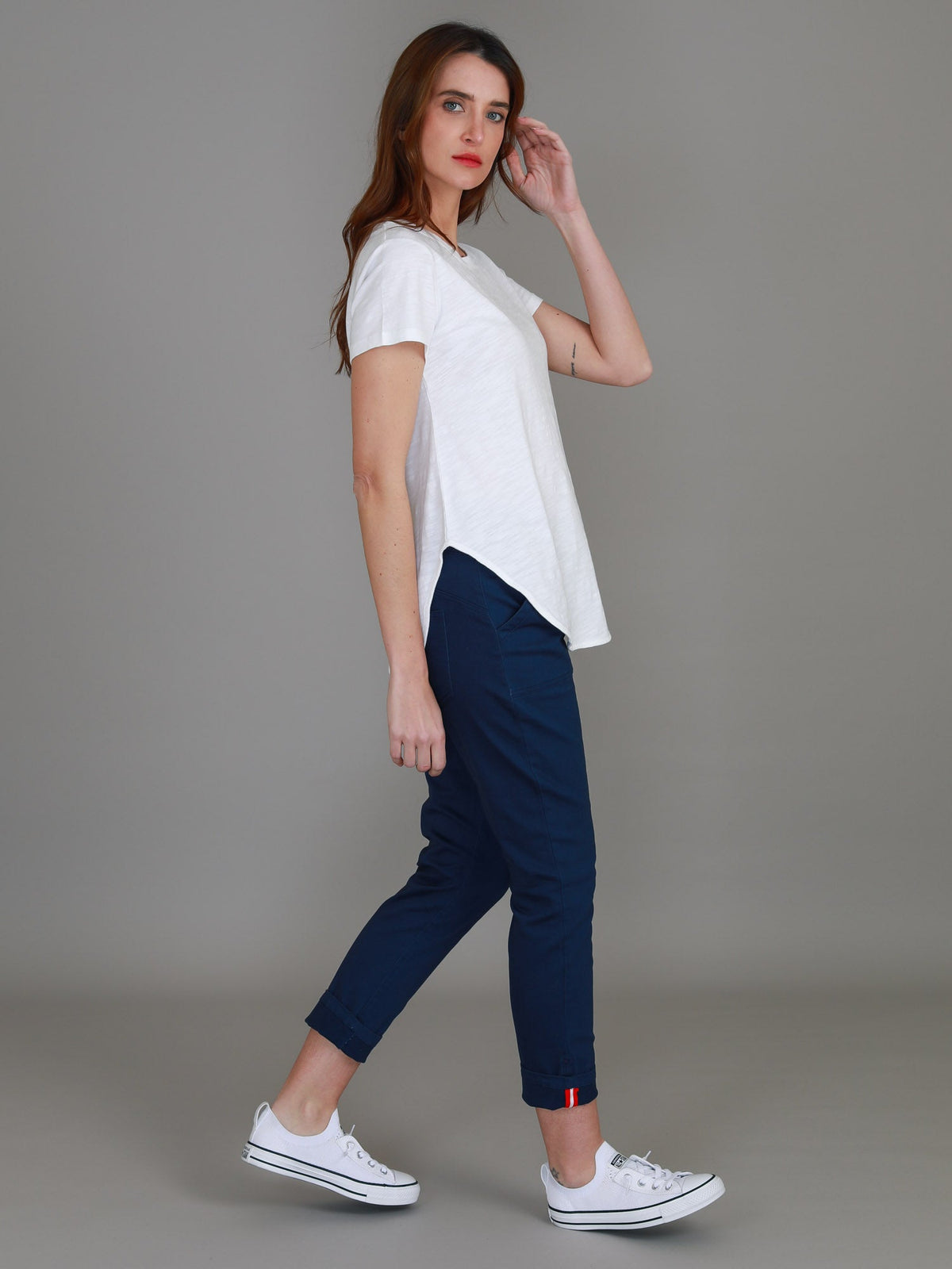 Elwood [-5cm] Curved Hem Tee